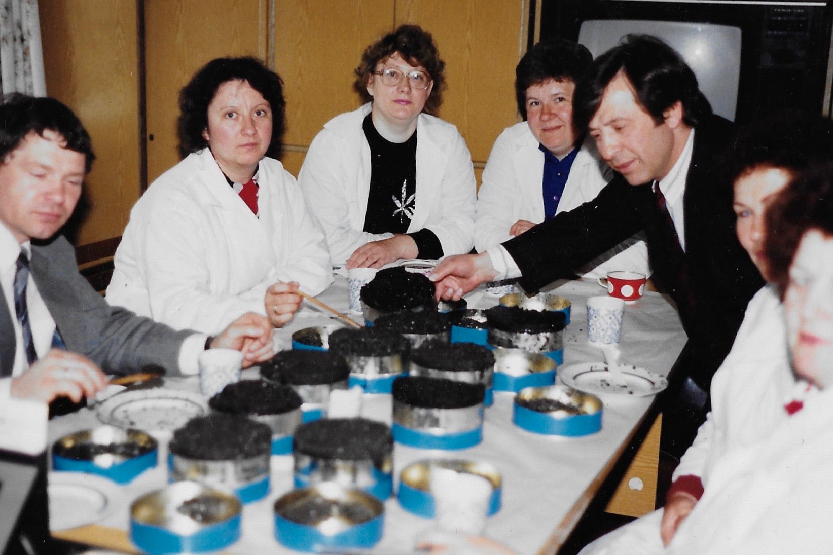 How to Taste Caviar Like a Chef: The Ultimate Luxury Guide to Premium Caviar, Flavor, and Proper Service — Featuring IKRAA’s Best-Selling Sturgeon Varieties